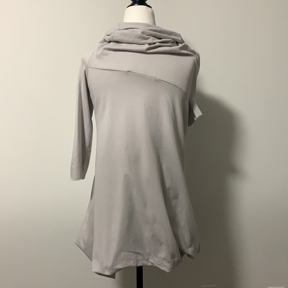 D-ROSS Asymmetric Cowl Neck Balloon Hem Top - Picture 2 of 10